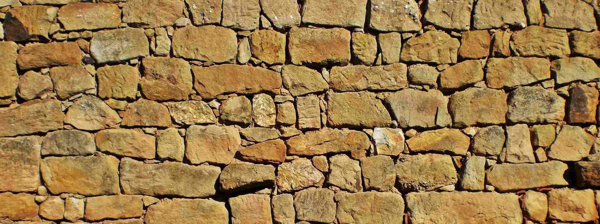 Fotografía de una pared de piedra